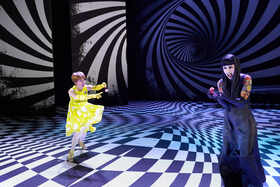 König Lear – Theater St.Gallen – Christina Rast schält eine farbenfrohe Farce aus Thomas Melles Version des shakespearschen Dramas