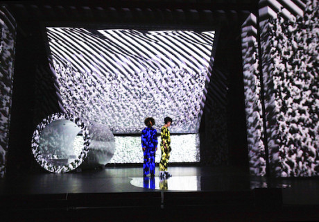 1000 Serpentinen Angst – Maxim Gorki Theater Berlin – Anta Helena Recke inszeniert Olivia Wenzels Roman über eine schwarze ostdeutsche Frau und ihre Familiengeschichte