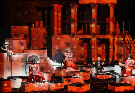 Burn, Baby, Burn! – Schauspiel Hannover – Yael Ronen vermisst Vergangenheit und Gegenwart einer brennenden Welt 