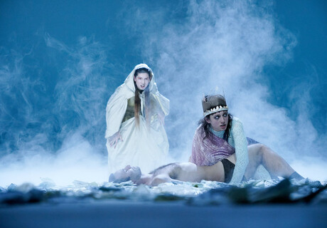 hildensaga. ein königinnendrama – Volkstheater München – Christina Tscharyiski zeigt Ferdinand Schmalz Umdichtung der Nibelungensage