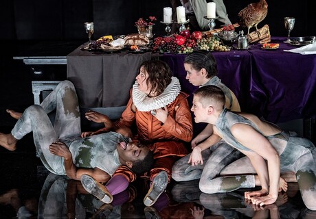 Orlando – Düsseldorfer Schauspielhaus – André Kaczmarczyk kreist mit Virginia Woolfs Klassiker um Fragen der Identität und Macht
