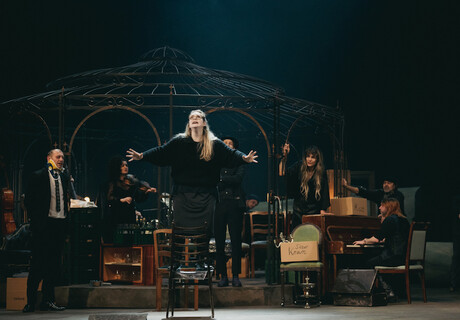 Das Ende vom Lied – Schauspielhaus Graz – Zum Abschied von Intendantin Iris Laufenberg inszeniert Sandy Lopičić einen Liederabend