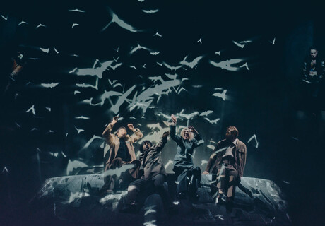 Der Sturm – Schauspielhaus Zürich – Moved by the Motion holen Shakespeares letzte Komödie behutsam ins Morgen