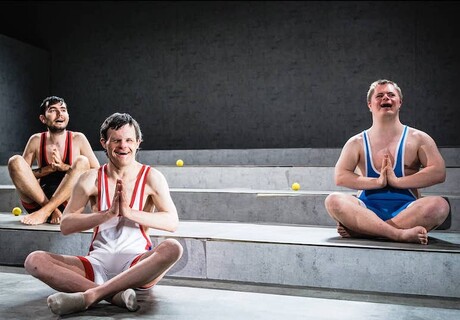 Ein Sportstück – RambaZamba Theater Berlin – Individualismus gegen Chor in einer kollektiven Jelinek-Inszenierung