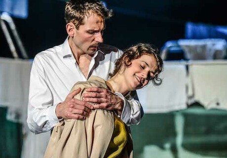 Einsame Menschen – Nina Mattenklotz' Inszenierung von Gerhart Hauptmanns Familien-Drama am Theater Chemnitz