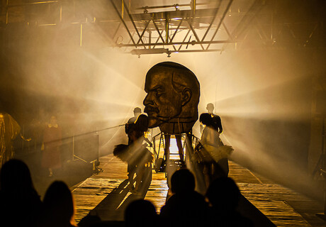 Chornobyldorf. Archäologische Oper – Theater der Welt 2023 – Opera aperta graben in diesem Spektakel nach den Spuren des südosteuropäischen Musiktheaters