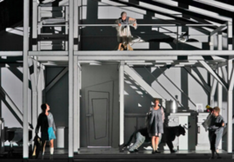 Die Mühle von Saint Pain – Theater Basel – Antú Romero Nunes inszeniert die Version der Krabat-Sage als Breitleinwanderlebnis mit Orchester, Chor und Schauspielensemble
