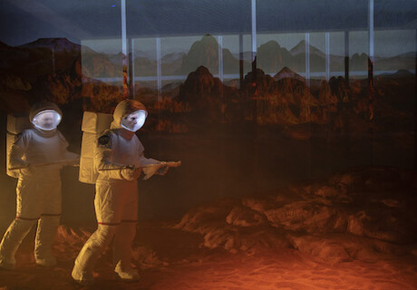 Mission Mars – Oldenburgisches Staatstheater – Warum die Menschheit lieber Neues erschafft als Altes zu retten, fragt Björn SC Deigner in seinem von Kevin Barz uraufgeführten Sci-Fi-Text