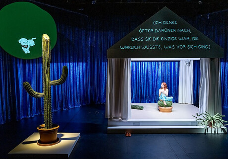 Once I Lived with a Stranger – Schauspiel Köln – Marie Schleef erschafft ein phantastisches Bühnen-Phantombild ohne Worte