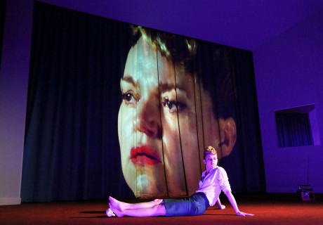 Die Ärztin – Residenztheater München – Miloš Lolić inszeniert Robert Ickes Schnitzler-Bearbeitung