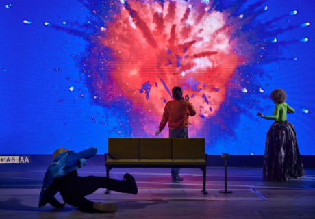 In den Alpen / Après les Alpes – Volkstheater Wien – Claudia Bossard inszeniert in einem Doppelabend Bergtexte von Elfriede Jelinek und Fiston Mwanza Mujila