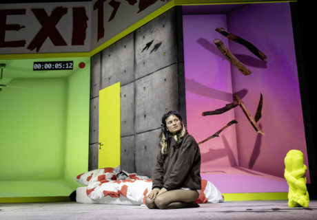 ANGELA (a strange loop) – Wiener Festwochen – Susanne Kennedy und Markus Selg bauen weiter an ihrer hybriden Zwischenwelt