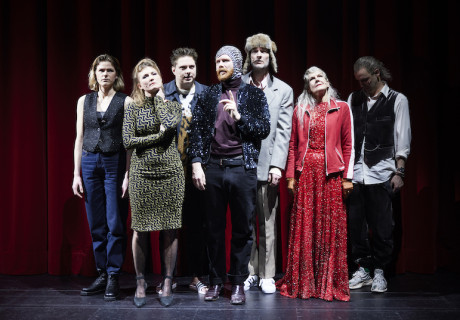 Alice im Wunderland – Staatstheater Nürnberg – Johanna Wehner und ihr Ensemble zeigen Lewis Carrolls Klassiker als musikalisches Exit-Game