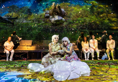 Alte Sorgen – Staatstheater Meiningen – Maria Milisavljevićs poetisches Drama über die Arbeit im Pflegeberuf