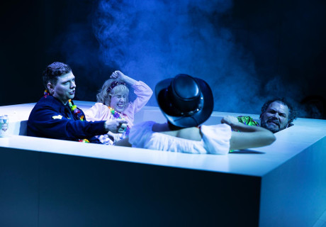 Anfang und Ende des Anthropozäns – Staatstheater Nürnberg – Jens-Daniel Herzog bringt Philipp Löhle wilde Zukunfts-Thriller-Dystopie zur Uraufführung