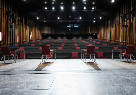 Kommentar: Warum der zweite Lockdown für Theater und Künstler*innen wie eine Ohrfeige wirkt