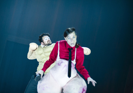 Der aufhaltsame Aufstieg des Arturo Ui – Im Schauspiel Hannover versucht Claudia Bauer den Staub der Jahre von Bertolt Brechts Klassiker zu pusten