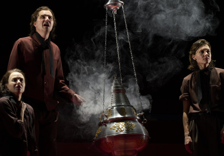 Auslöschung. Ein Zerfall – Burgtheater Wien – Therese Willstedt schickt den achtfachen Thomas Bernhard auf große Hass-Tour