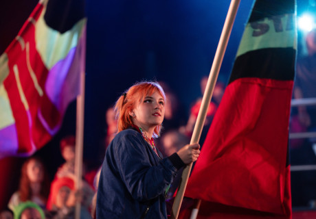 Wiener Festwochen 2024 – Räterepublik, Gerichtsprozesse, Fakes  & radikale Messen