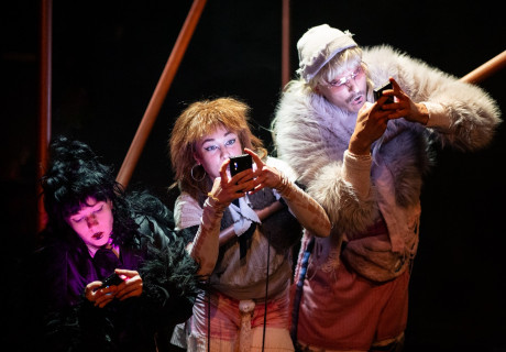 Bambi und die Themen – Theater an der Glocksee Hannover – Jonas Vietzke inszeniert Bonn Parks Weltuntergangsstück