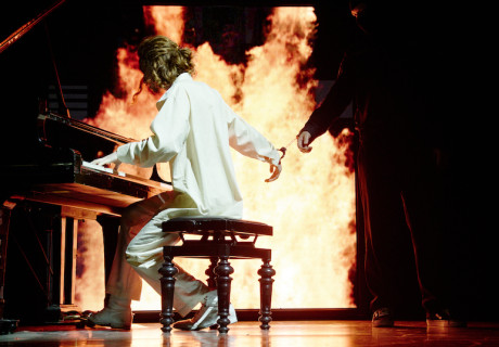 Barocco – Thalia Theater Hamburg – Kirill Serebrennikov mit einem historischen Bilderbogen des politischen Aktivismus mit tollem Soundtrack