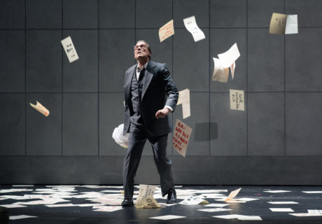 Der Staat gegen Fritz Bauer – Stadttheater Gießen – Jenke Nordalm adaptiert den Film von Lars Kraume für die Bühne