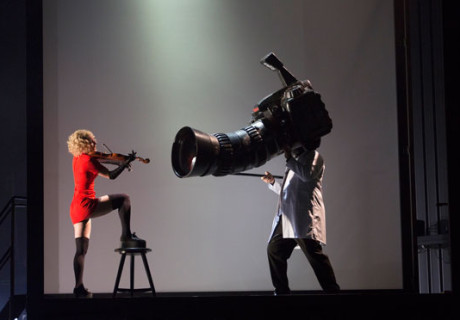 Besucher – Theater Hof – Versuch, ein Vor-Wende-Botho-Strauß-Stück wiederzubeleben 