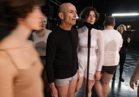 Bienen. Ein Naturschauspiel – Theater Bremen – Felix Rothenhäusler und sein Team erforschen choreographisch die Honigbienen