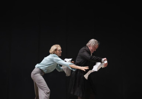 Blind – Residenztheater München – Matthias Rippert inszeniert Lot Vekemans' neues Stück als großes Schauspieler*innentheater