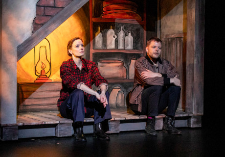 Blindekuh mit dem Tod – Düsseldorfer Schauspielhaus – Robert Gerloff inszeniert die Graphic Novel von Anna Yamchuk, Mykola Kuschnir, Natalya Herasym und Anna Tarnowezka