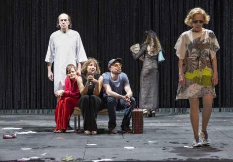 Blut wie Fluss – Schauspiel Bonn – Armin Petras verleiht dem überquellenden Gedankenstrom seines Alter Ego-Autors Fritz Kater eine Struktur