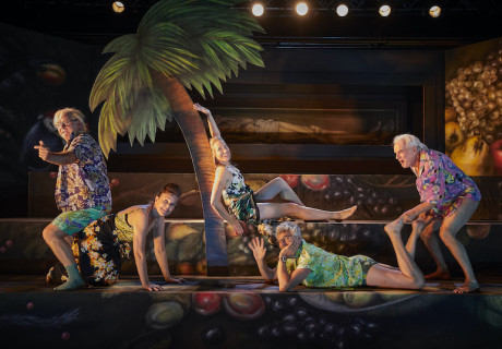 Bondi Beach – Stadttheater Ingolstadt – Schirin Khodadadian inszeniert eine Rebekka Kricheldorf-Uraufführung über das Altern