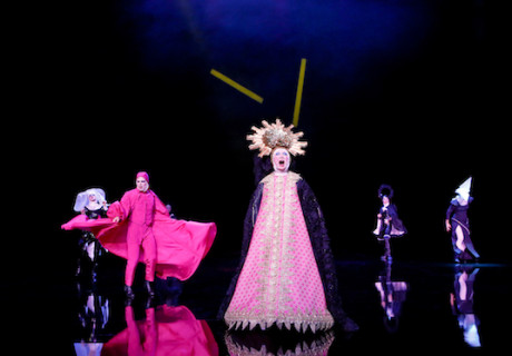 Die Philosophie im Boudoir – Herbert Fritsch feiert in Bochum mit de Sade die Macht der Fantasie