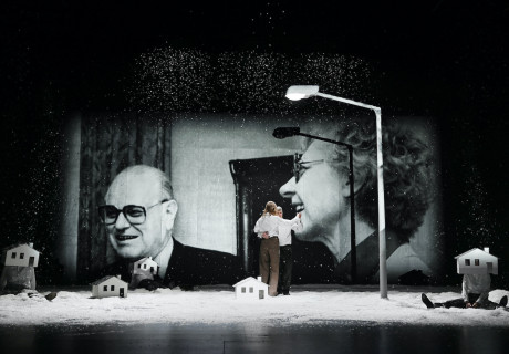 Brauner Schnee über Franken – Schauspiel Erlangen – Matthias Köhler und Natalie Baudy rekonstruieren den Mord an einem Erlanger Rabbiner aus dem Jahr 1980