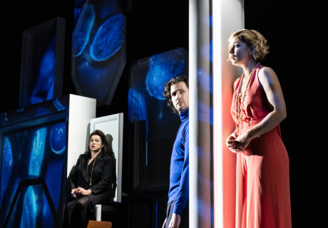 Buddenbrooks – Münchner Residenztheater – Bastian Kraft inszeniert Thomas Manns Familienepos als kurzweiligen Ensemble-Abend