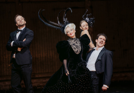 Bunbury – Burgtheater Wien – Antonio Latella unternimmt mit Oscar Wilde Lockerungsübungen nach dem Lockdown