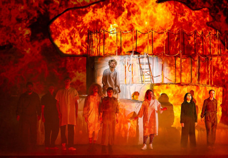 Candide oder der Optimismus – Staatsschauspiel Dresden – Volker Lösch und Soeren Voima führen Voltaires einfältigen Helden als Anwalt der Apokalypsebewussten vor