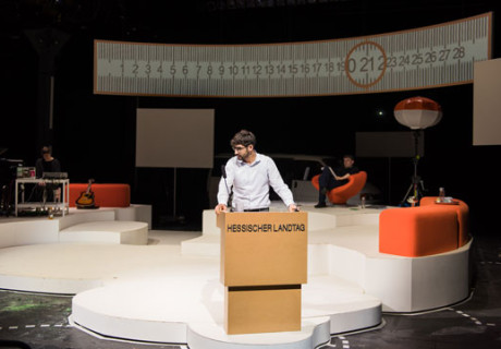 Chinchilla Arschloch, waswas – Schauspiel Frankfurt, Mousonturm – Im Bockenheimer Depot in Frankfurt fragt Helgard Haug von Rimini Protokoll, wie stark das Theater Kontrolle abgeben darf