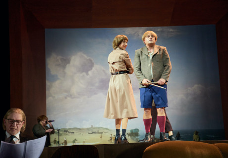 Die Blechtrommel – Theater Osnabrück – Christian Schlüter zeigt Günter Grass' Jahrhundertroman im Look der 1950er, aber mit Anklängen an heute