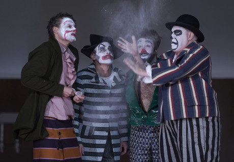 Dantons Tod – Burgtheater Wien – Johan Simons inszeniert Georg Büchners Drama über den Fatalismus der Geschichte