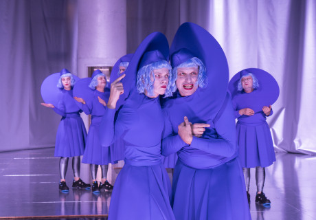 Das eingebildete Tier / Ein anderes Blau – Theater an der Ruhr Mülheim – Zwei Stücke eröffnen das Utopie-Programms des Theaters 