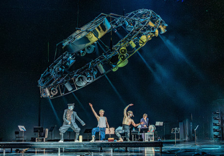 Das große Heft – Deutsches Schauspielhaus Hamburg – Karin Henkel gibt Ágota Kristófs Roman Zeitlosigkeit und einen historischen Kontext