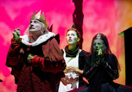 Der König stirbt – Theater in der Josefstadt Wien – Claus Peymann erschafft in den Kammerspielen einen intimen Abend über das Lebensende