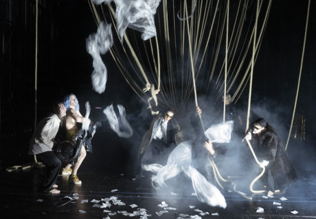 Der Sturm – Bregenzer Festspiele – Jan Bosse holt aus Jakob Noltes eigenwilliger Shakespeare-Neuübersetzung sündhaft vergnügliches Theater heraus 