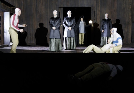 Der Sandmann – Staatsschauspiel Nürnberg – Clara Weyde inszeniert E.T.A. Hoffmanns schwarzromantisches Schauerdrama als Bilderspalier in der Trauerhalle