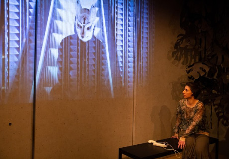 Der öffentliche Raum – Theater Drachengasse Wien – Ulrike Syhas preisgekröntes Stück über die Spaltung der Gesellschaft von Sandra Schüddekopf uraufgeführt