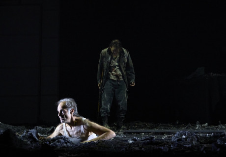 Die Flucht – Landestheater Linz – David Böschs Wiederentdeckung des Stücks von Lida Winiewicz und Ernst Waldbrunn