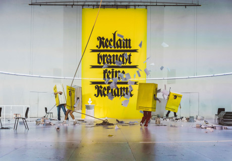 Die Räuber – Deutsches Theater Berlin – Claudia Bossard inszeniert eine eingedampfte Schiller-Revue