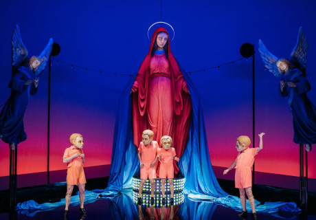 Die Eingeborenen von Maria Blut – Akademietheater Wien – Lucia Bihler entdeckt das Hauptwerk der großen Maria Lazar für die Bühne