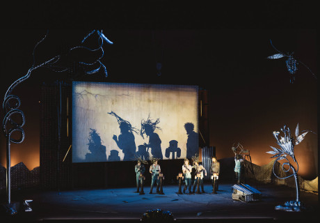 Die Maschine oder: Über allen Gipfeln ist Ruh – Deutsches Schauspielhaus Hamburg – Anita Vulesica arrangiert Georges Perecs sprachforscherisches Hörspiel von 1968 für die Bühne